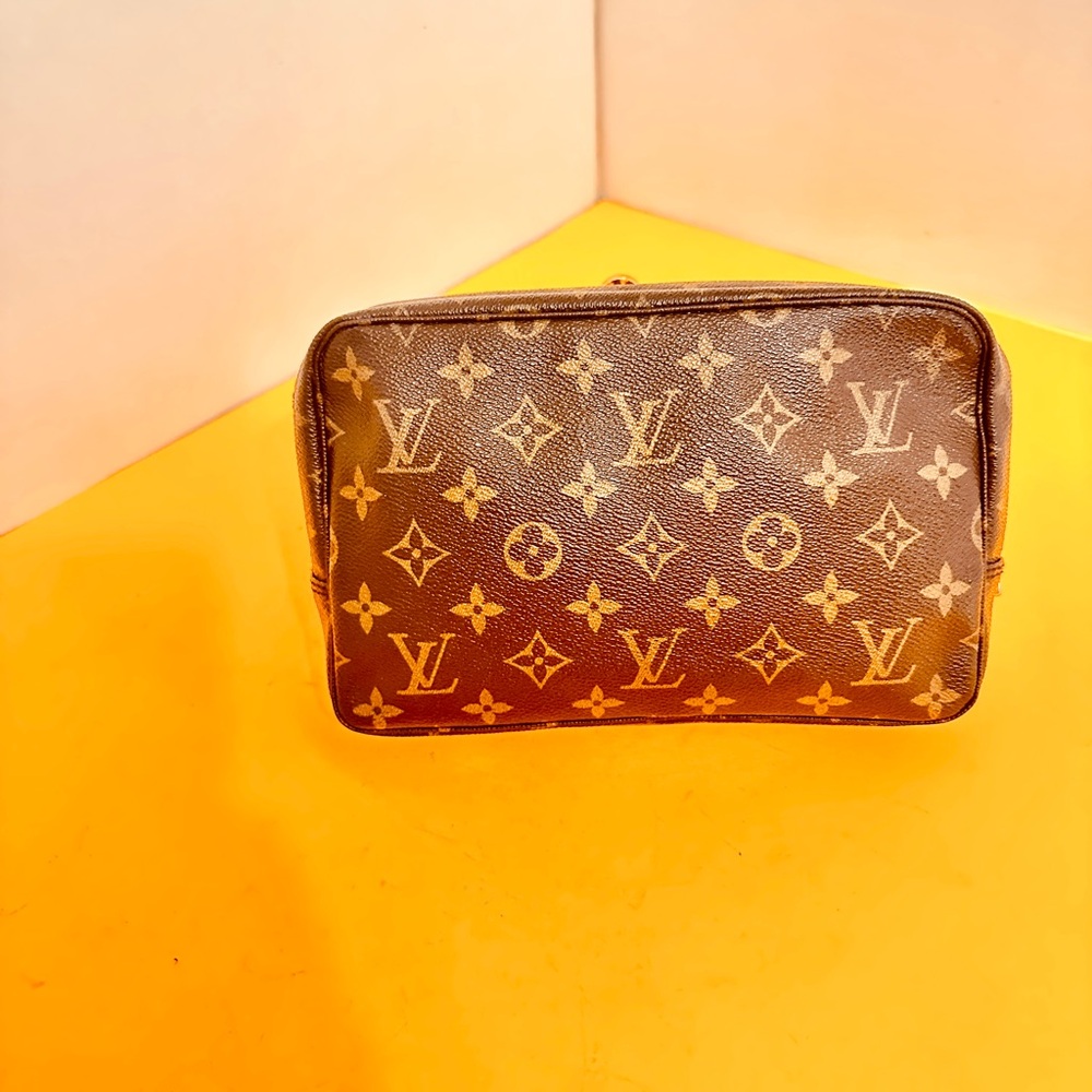 Louis Vuitton Brown Monogram Toiletry Bag - Picture 4 of 15